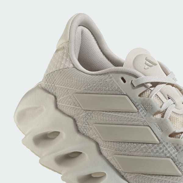 ☆韓国の人気☆【adidas】☆ADIDAS SWITCH FWD(W)☆22-26cm☆ アディダス スイッチ FWD 2 / Switch FWD 2 - ブラック