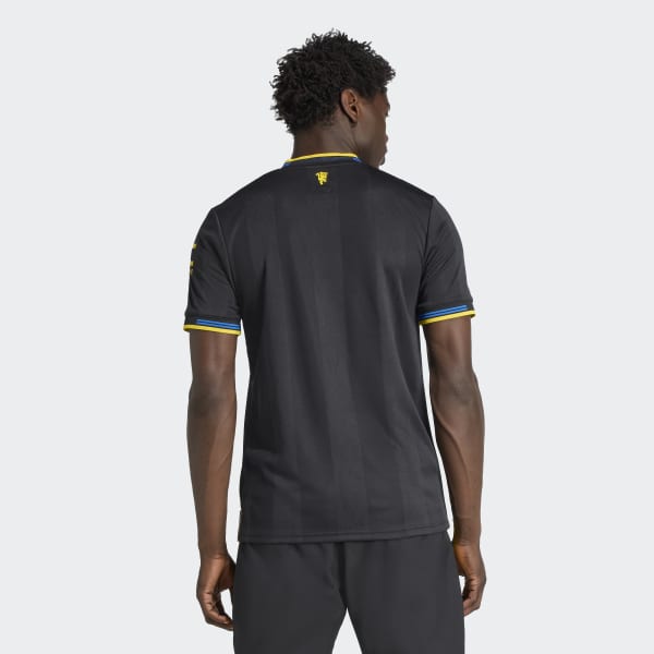 25-26_JI7419_db23_hover_model.