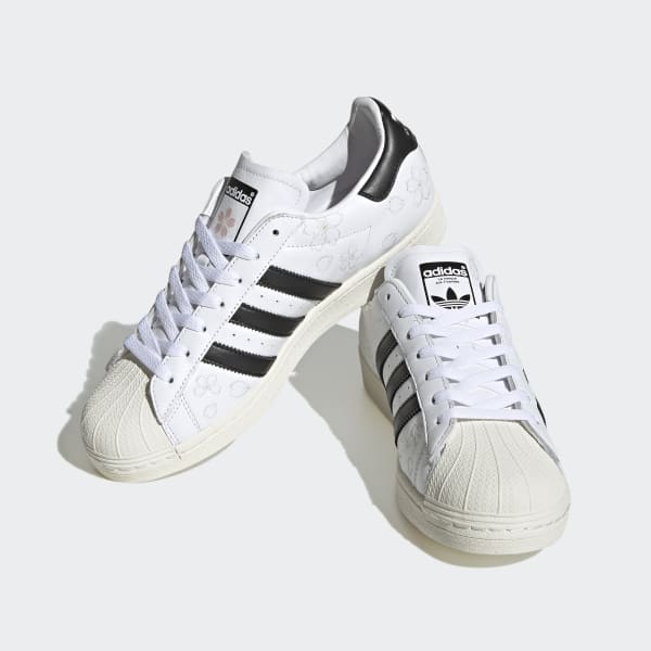 Tenis Adidas superstar branco - compre online, ótimos preços