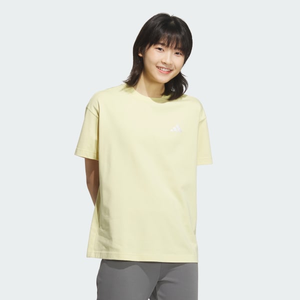 イエロー エッセンシャルズ プラス スモールロゴ 半袖Tシャツ