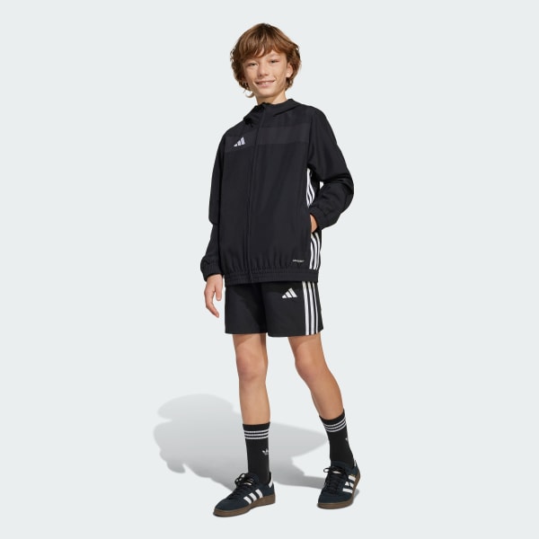 Svart Tiro 25 Essentials Woven Shorts