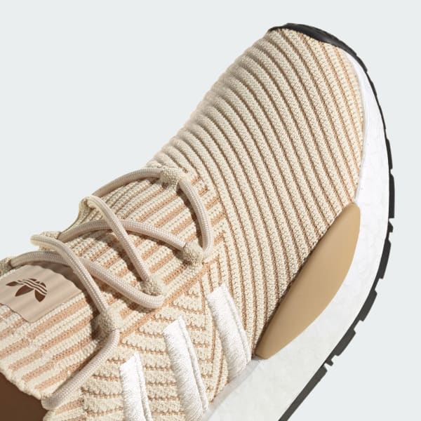 Adidas cream sneakers top