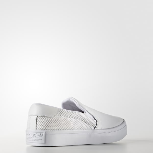 adidas courtvantage slip on