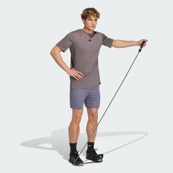 Morado Shorts Train Essentials Logo