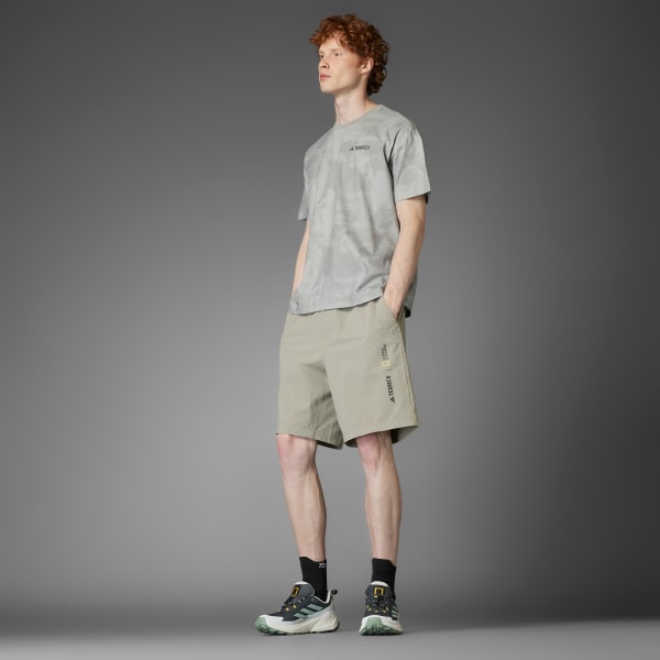 ベージュ ADIDAS DISNEY ナショナル グラフィック UF AEROREADY グラフィックTシャツ