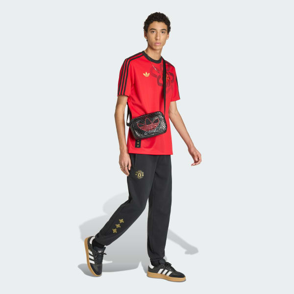 สีแดง เสื้อฟุตบอลแฟชัน Manchester United Cultural Story