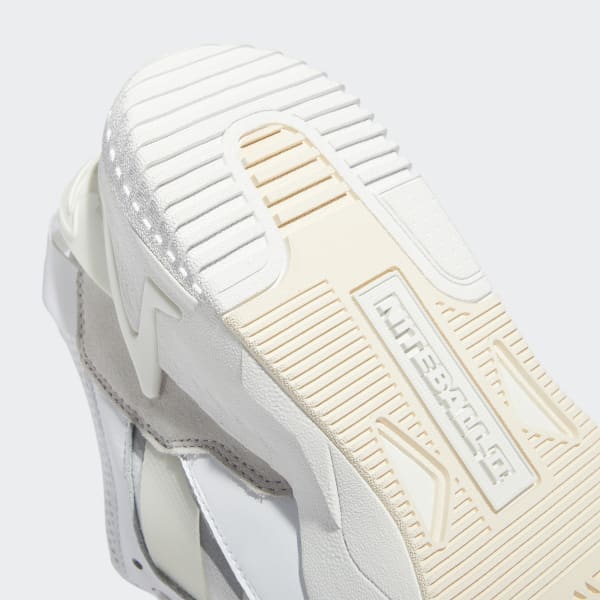 White Niteball 2.0 Shoes LUR78