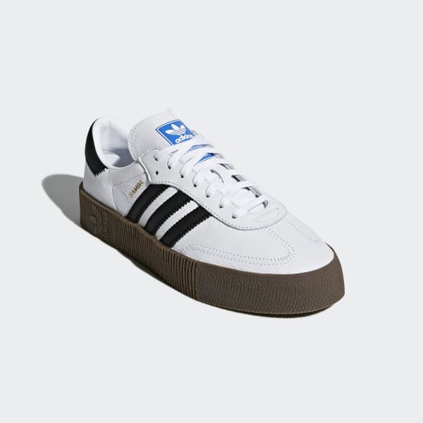 adidas blanche semelle marron