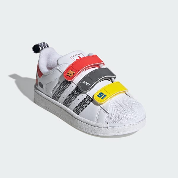 สีขาว รองเท้า adidas Pixar Cars Superstar II Comfort Closure สำหรับเด็ก