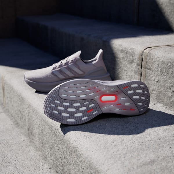 Abu-abu Sepatu Ultraboost 5