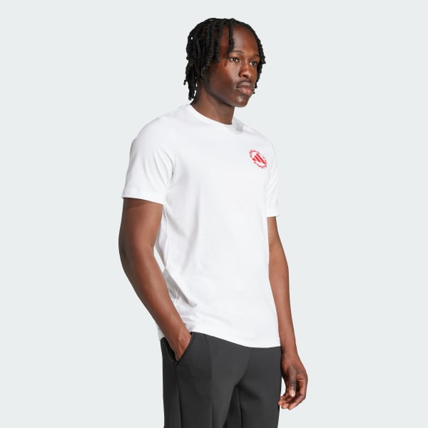 Bianco T-shirt grafica con adesivi sul calcio