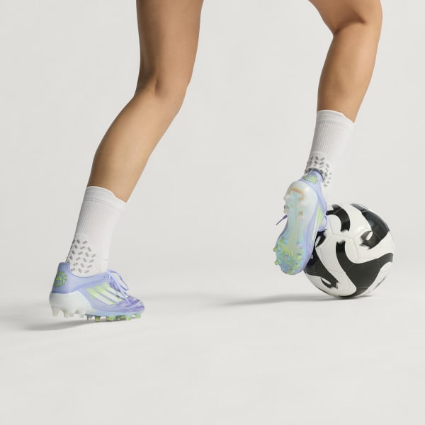 Lila F50 Sparkfusion Elite Fußballschuh, feste Böden/Kunstrasen, Low