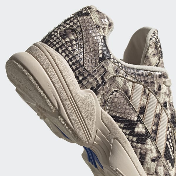 cerco adidas yung