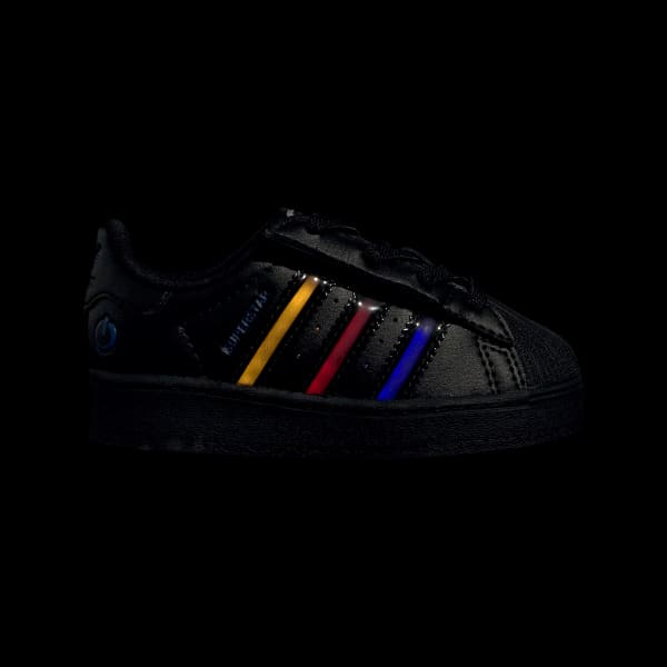 Negro Zapatillas Superstar con luces LED y práctico cierre con pasadores elásticos para niños