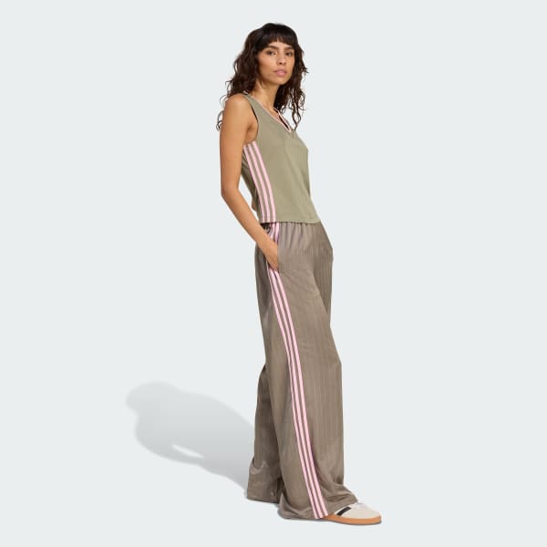 mau-xanh-la Áo Cổ Chữ V adidas Originals