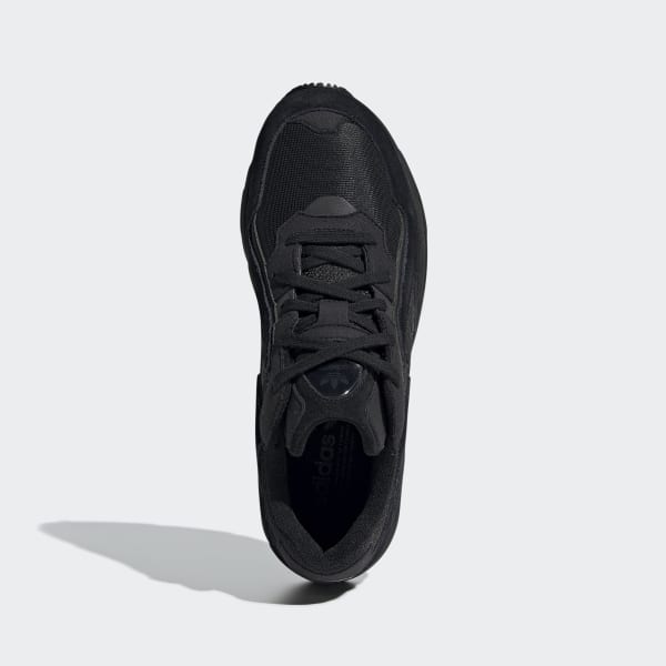 yung adidas oro e bianche