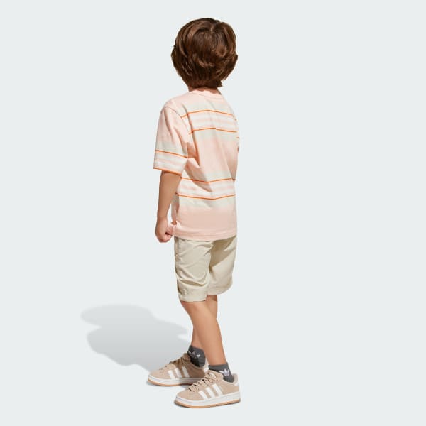 สีชมพู ชุดเสื้อยืดและกางเกงขาสั้น