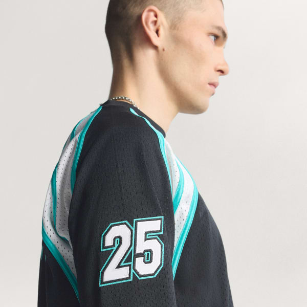 Sort MERCEDES - AMG PETRONAS FORMULA ONE TEAM LAS VEGAS LONGSLEEVE T-SHIRT TIL MÆND