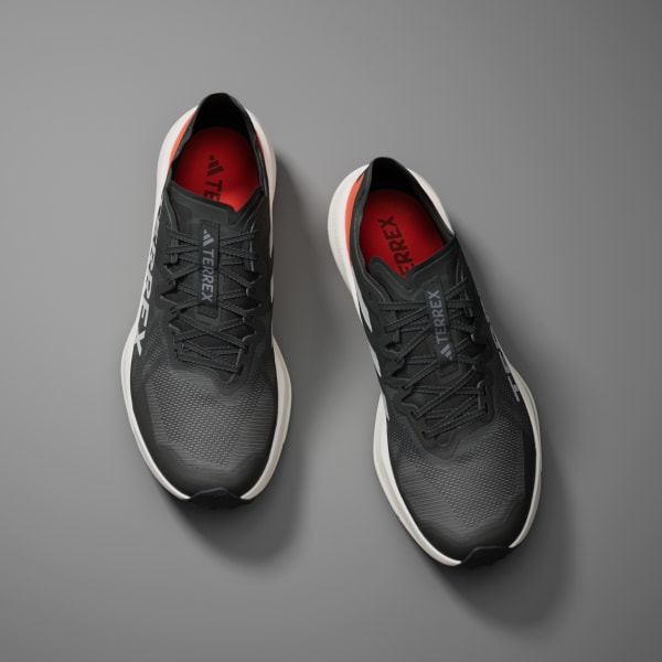 Schwarz Terrex Agravic Speed Trailrunning-Schuh