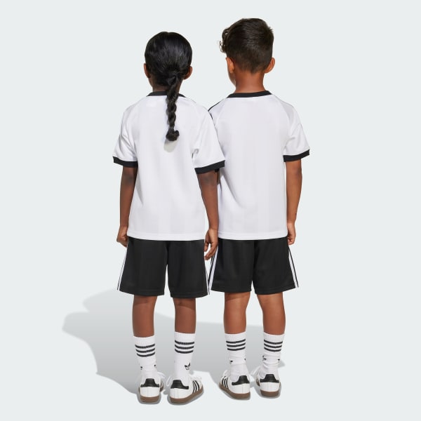 สีขาว เสื้อยืดและกางเกงขาสั้นผ้าเจอร์ซีย์