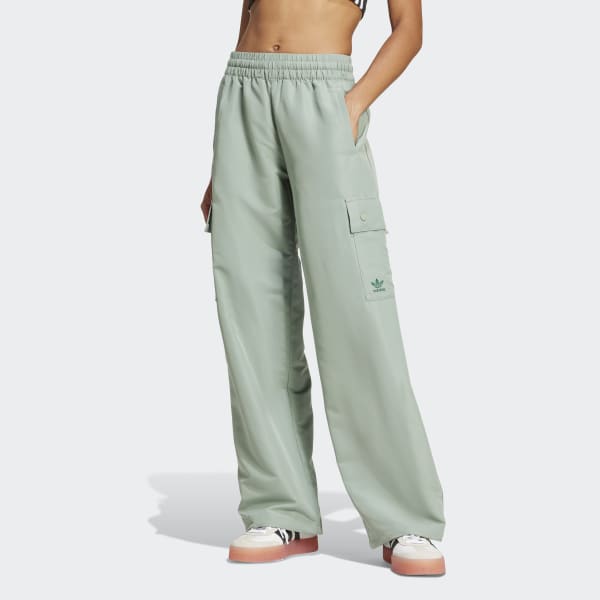 【ADIDAS】Woven Cargo Pants - Olive / IX9972 adidas Essentials Woven Cargo Pants - Green | adidas Switzerland