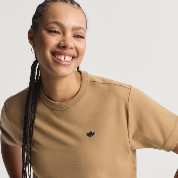 สีชมพู เสื้อยืด Premium Essentials