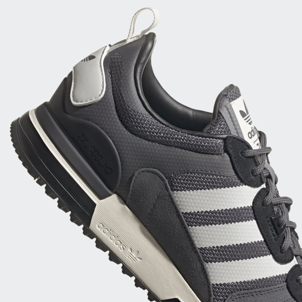round toe adidas