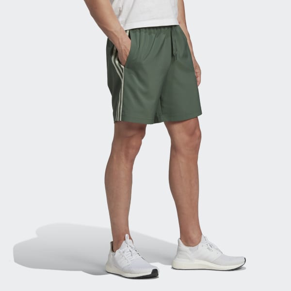 Groen AEROREADY Essentials Chelsea 3-Stripes Short 28983