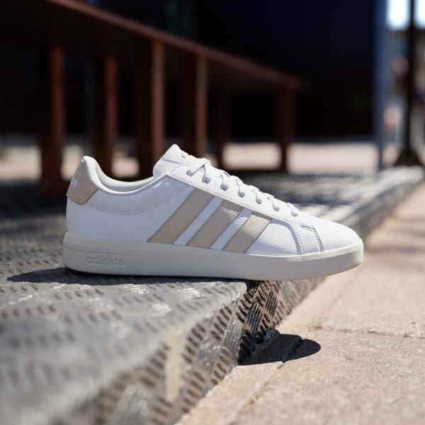 สีขาว รองเท้า GRAND COURT BASE 3.0