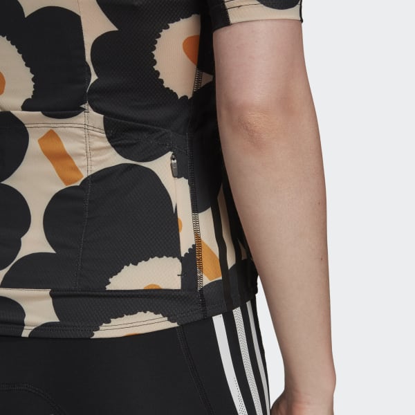 Rear pockets