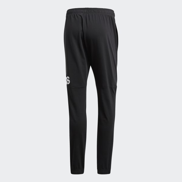 Schwarz Essentials Performance Logo Hose