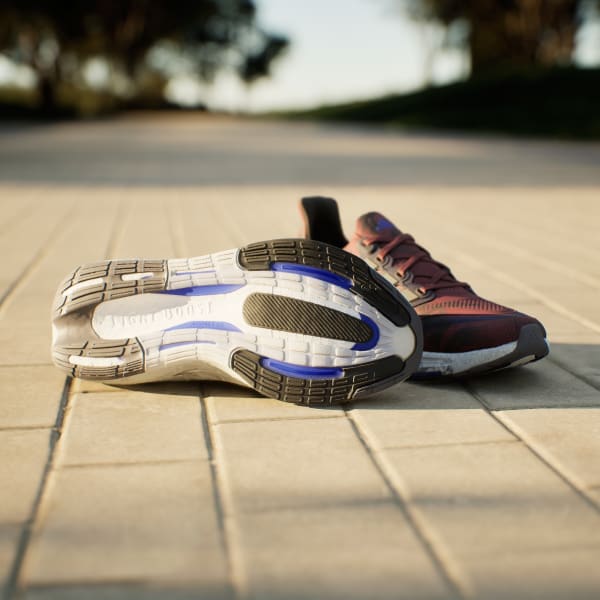 Granate ULTRABOOST LIGHT