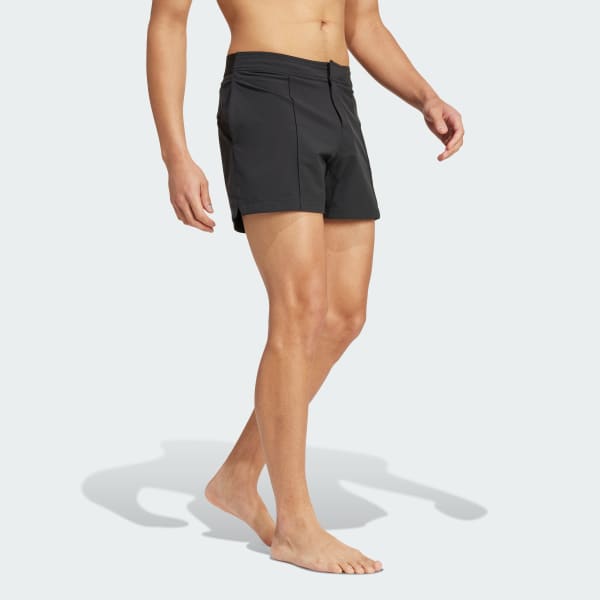Svart adidas Iconisea Badeshorts, kort lengde