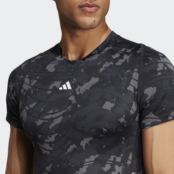 Svart Techfit Allover Print Training Tee