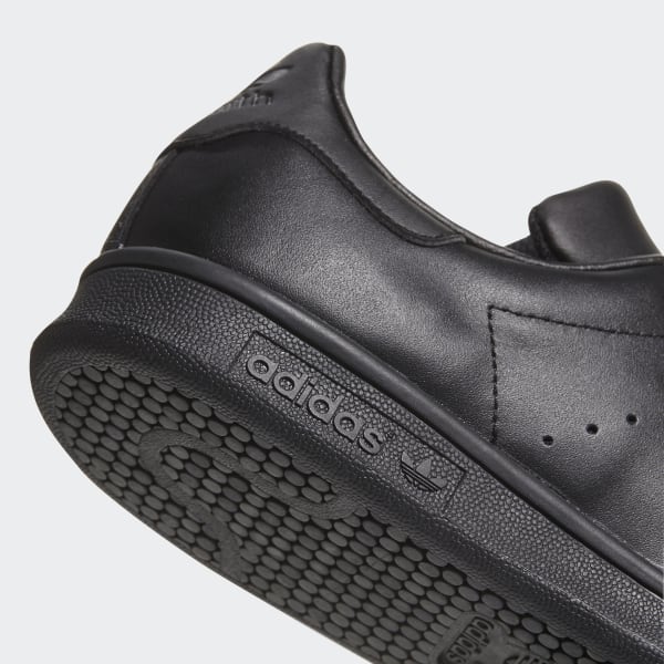 black velcro adidas