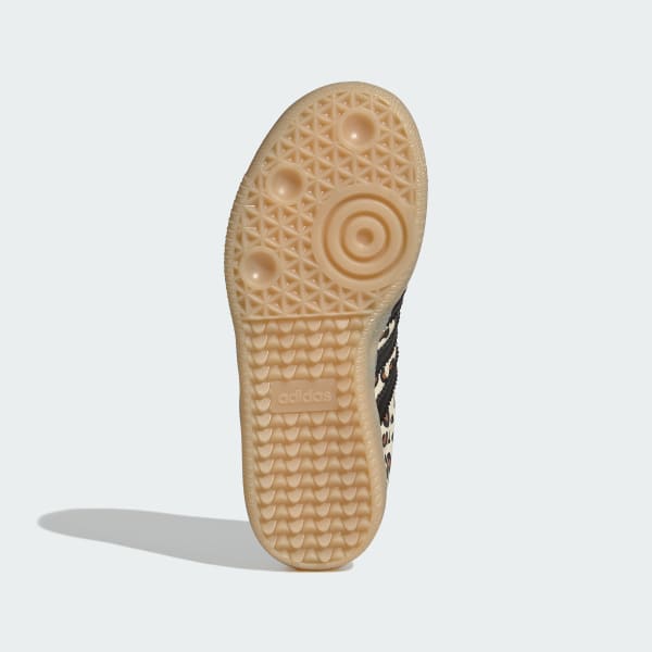 Wit SAMBA OG SCHOENEN