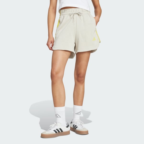 สีเบจ กางเกงขาสั้นพิมพ์ลาย Essentials 3-Stripes