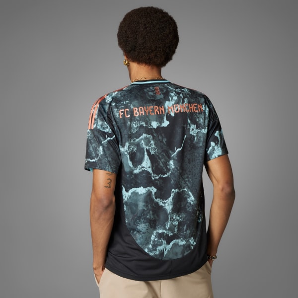 Siyah FC Bayern 24/25 Deplasman Forması