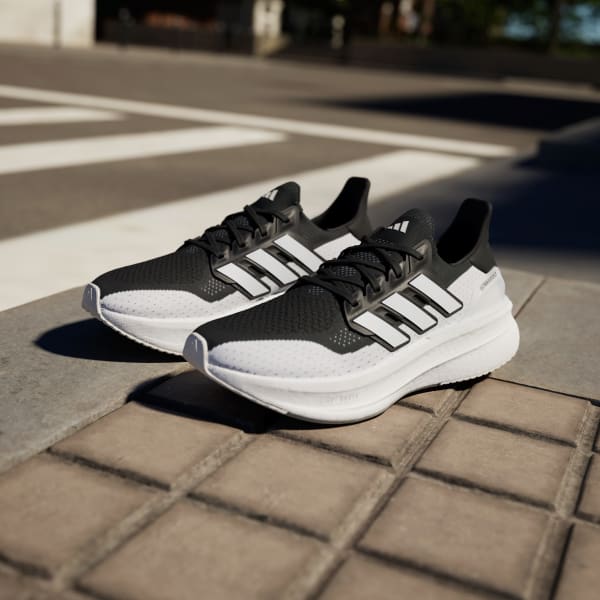 Ultra boost preto e branco cheap