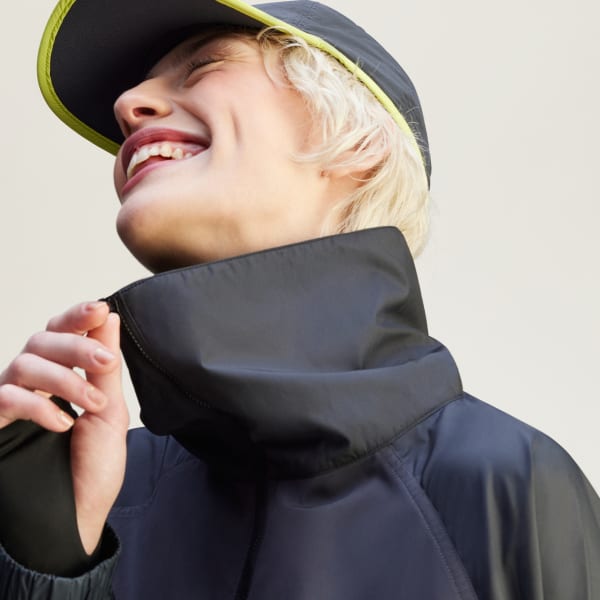 สีดำ เสื้อแจ็คเก็ตแบบสวม adidas by Stella McCartney TrueNature