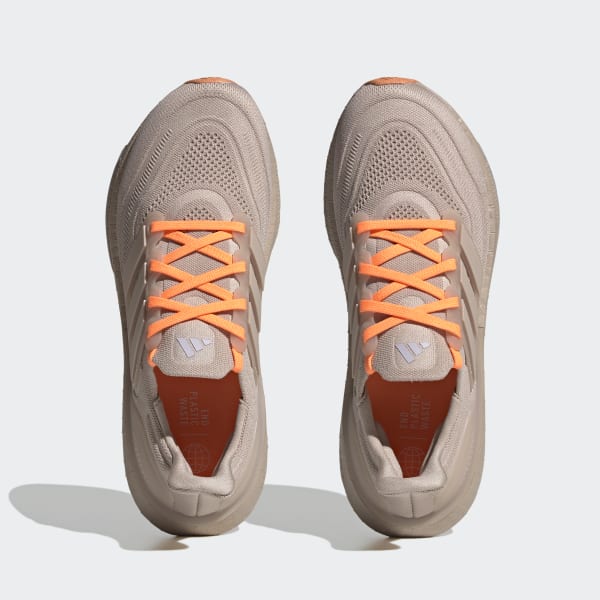 T nis Ultraboost Light 23