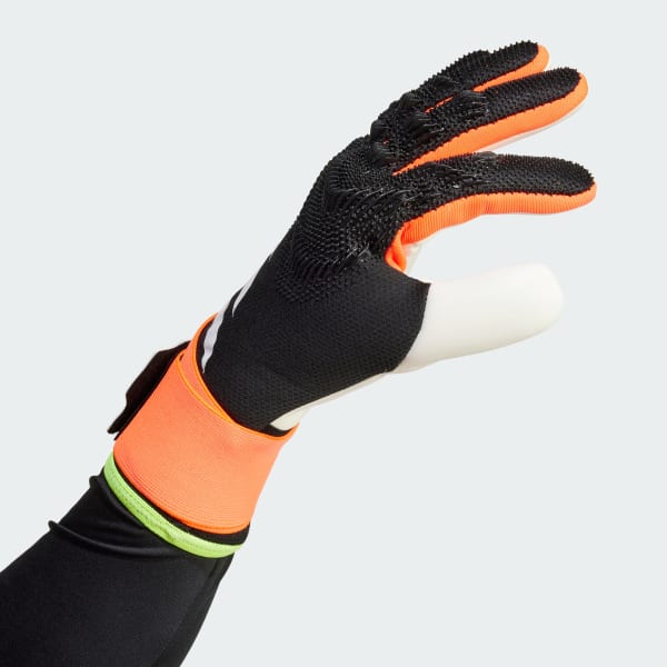 Black Predator Competition Goalkeeper Gloves