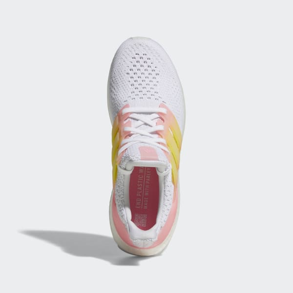 Blanc Chaussure de running Ultraboost 5.0 DNA Sportswear Lifestyle