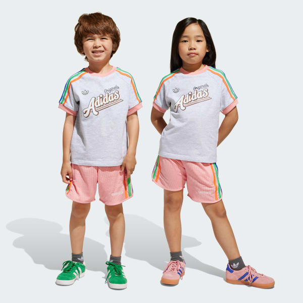 สีเทา ชุดเสื้อยืดและกางเกงขาสั้นสำหรับเด็ก