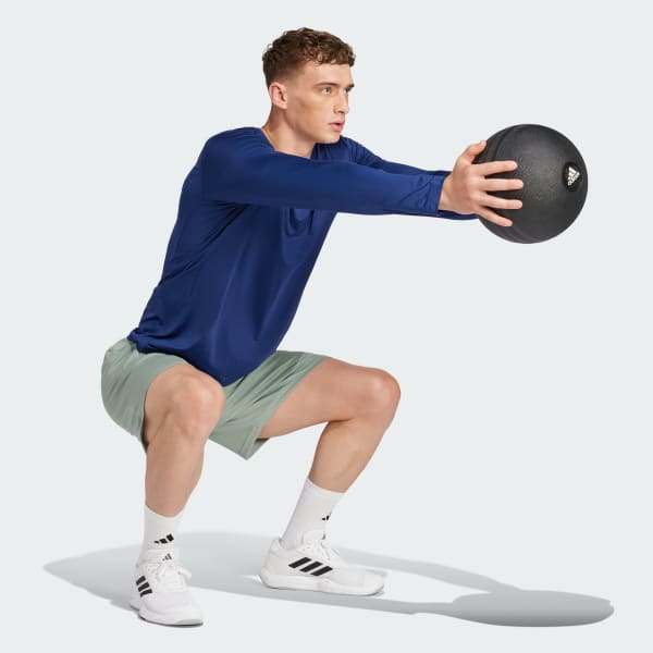 Verde Shorts Train Essentials Logo