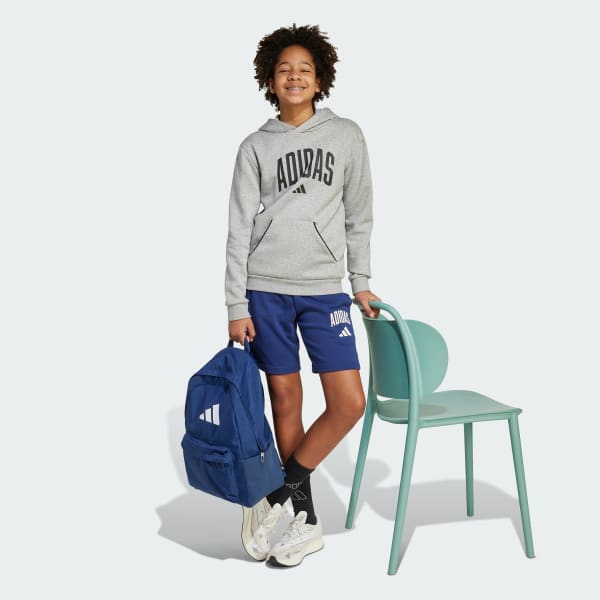 Azul Shorts Essentials con tipografía universitaria para niños