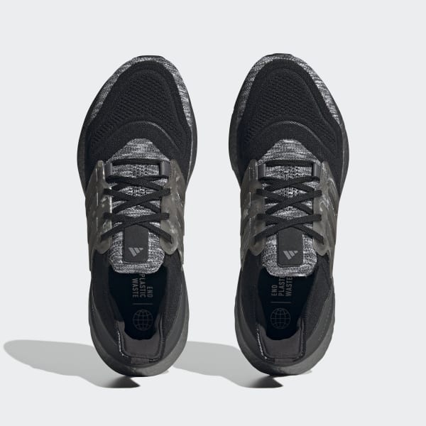 cerná Boty Ultraboost 22