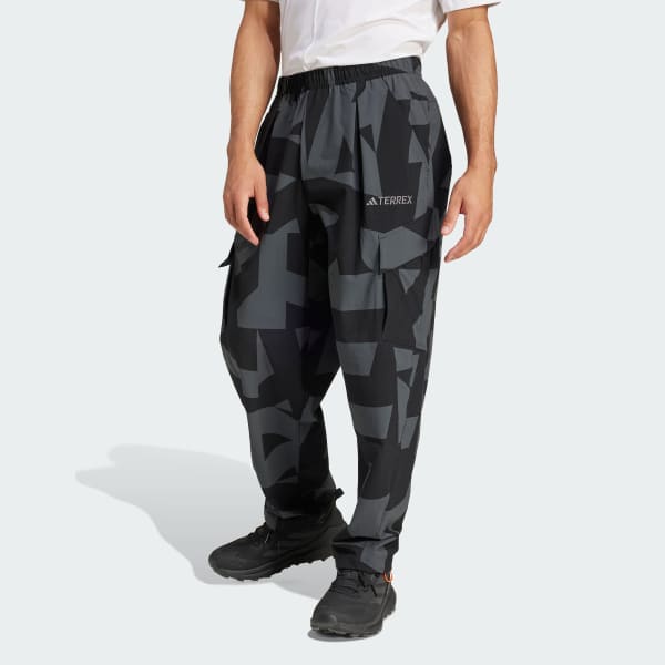 zwart Terrex Xploric Cargobroek met Print