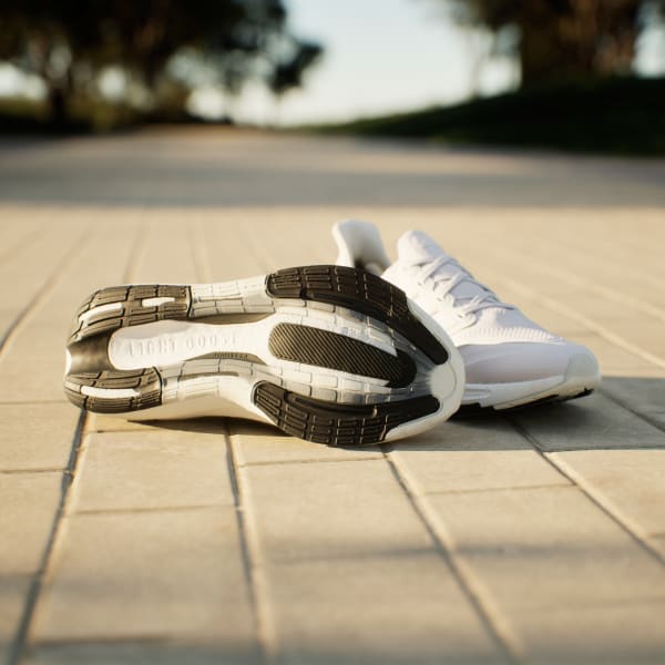 ホワイト ウルトラブースト ライト / Ultraboost Light