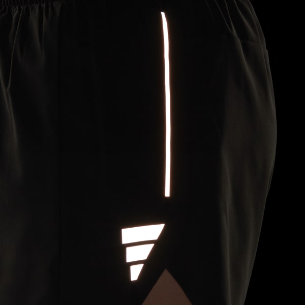 Svart Own the Run Split Shorts